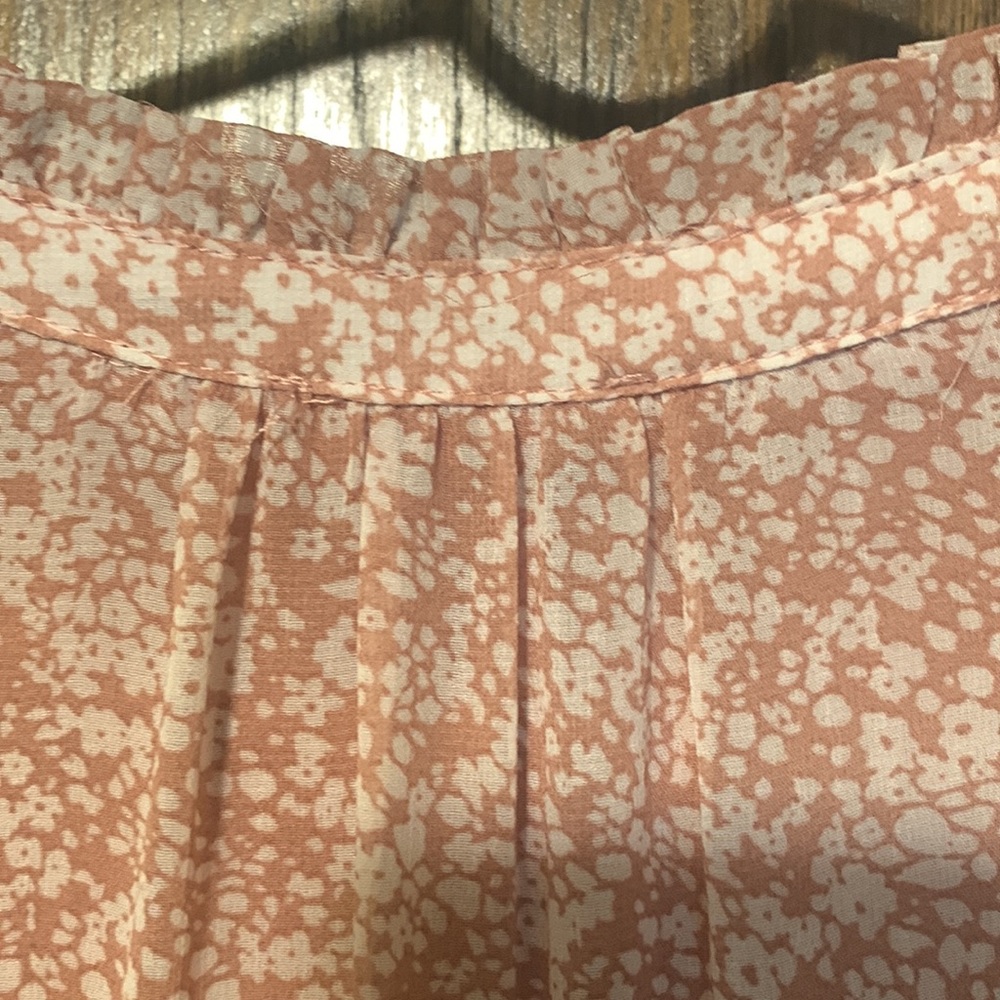 Jodifl medium sheer, lined, and tiered dress with floral pattern. Short sleeves. - Picture 8 of 9